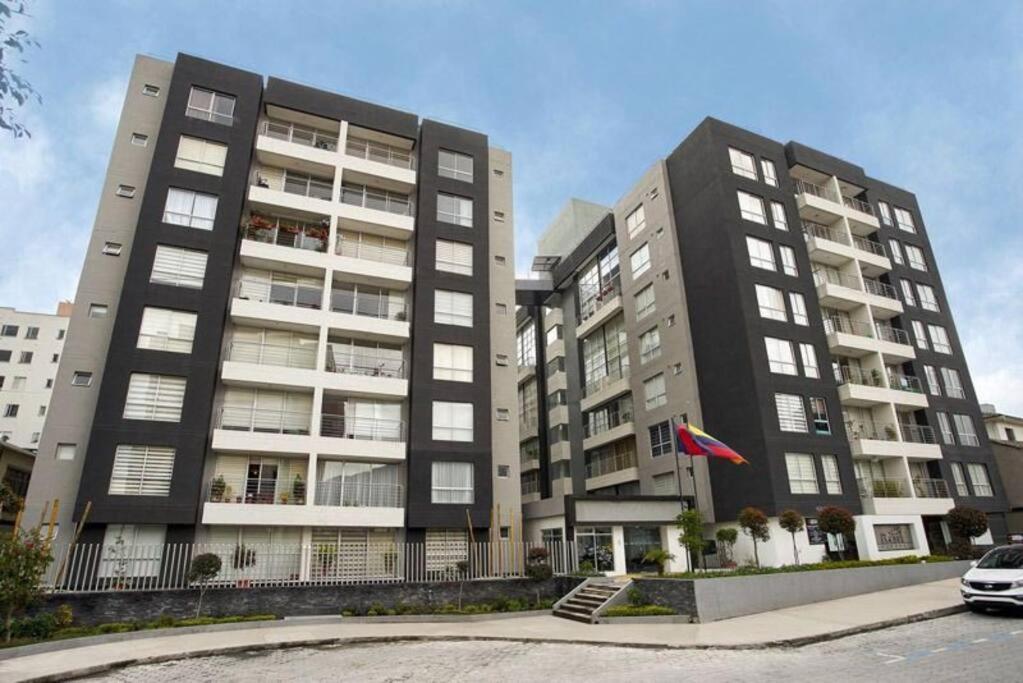 Coliving Ecuador Apartamentos Plaza Foch Quito Exterior foto
